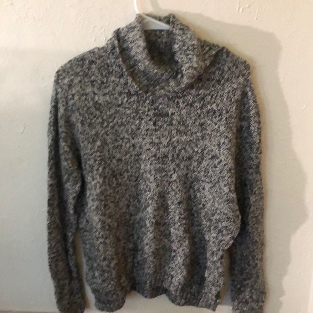 Old Navy woman’s cotton turtleneck, size M